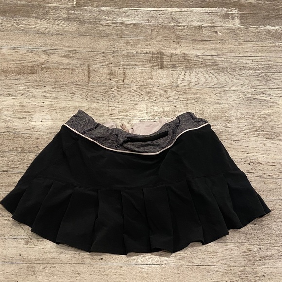 lululemon athletica Pants - Lululemon Athletica Black and Gray Athletic tennis skirt Shorts size s/m